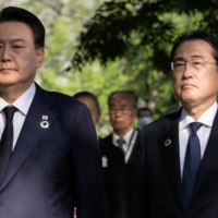 South Korean President Yoon Suk-yeol and Prime Minister Fumio Kishida visit the Monument in Memory of the Korean Victims of the A-bomb, in Hiroshima on May 21, on the sidelines of the G7 Summit Leaders\' Meeting. | POOL / VIA REUTERS
