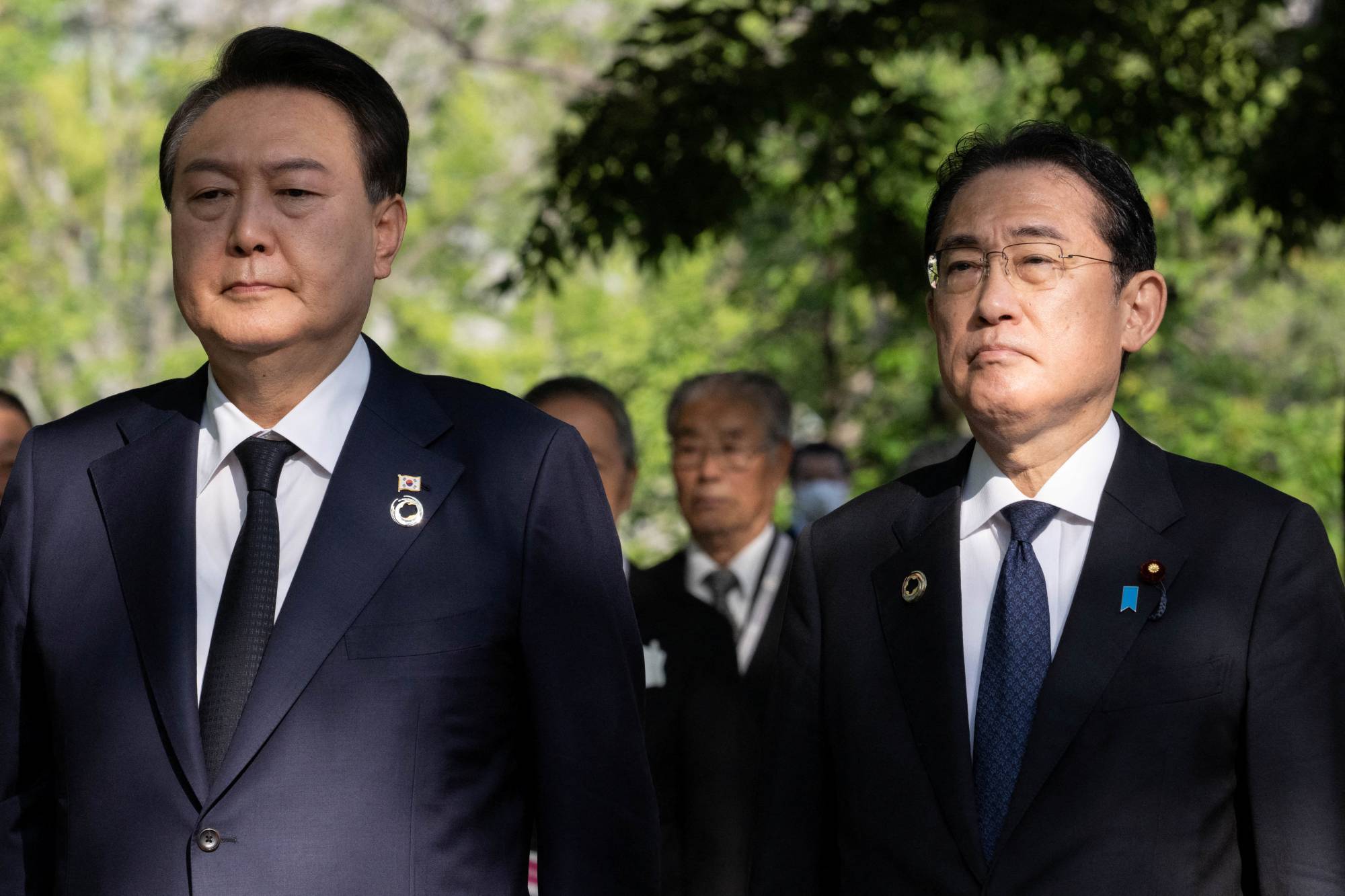 South Korean President Yoon Suk-yeol and Prime Minister Fumio Kishida visit the Monument in Memory of the Korean Victims of the A-bomb, in Hiroshima on May 21, on the sidelines of the G7 Summit Leaders' Meeting. | Pool / via REUTERS