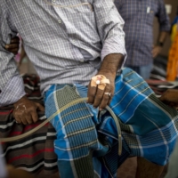 A patient complaining of heatstroke symptoms waits for further testing at Nalanda Medical College and Hospital in Patna on Thursday. | BLOOMBERG