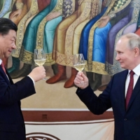 Chinese leader Xi Jinping and Russian President Vladimir Putin attend a reception at the Kremlin in Moscow in March.  | SPUTNIK / KREMLIN / VIA REUTERS