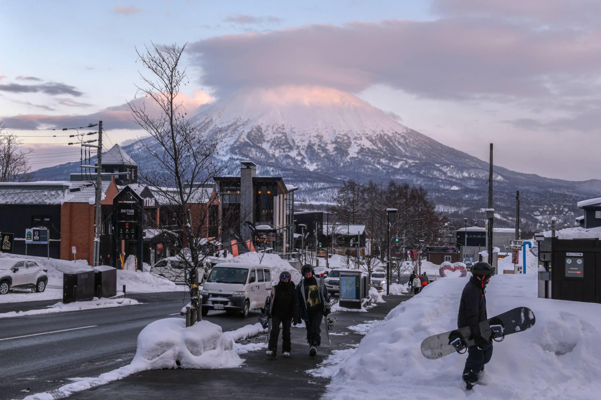 Snowboarders in the Hirafu area of Kutchan, Hokkaido Prefecture, on Jan. 17. | Bloomberg