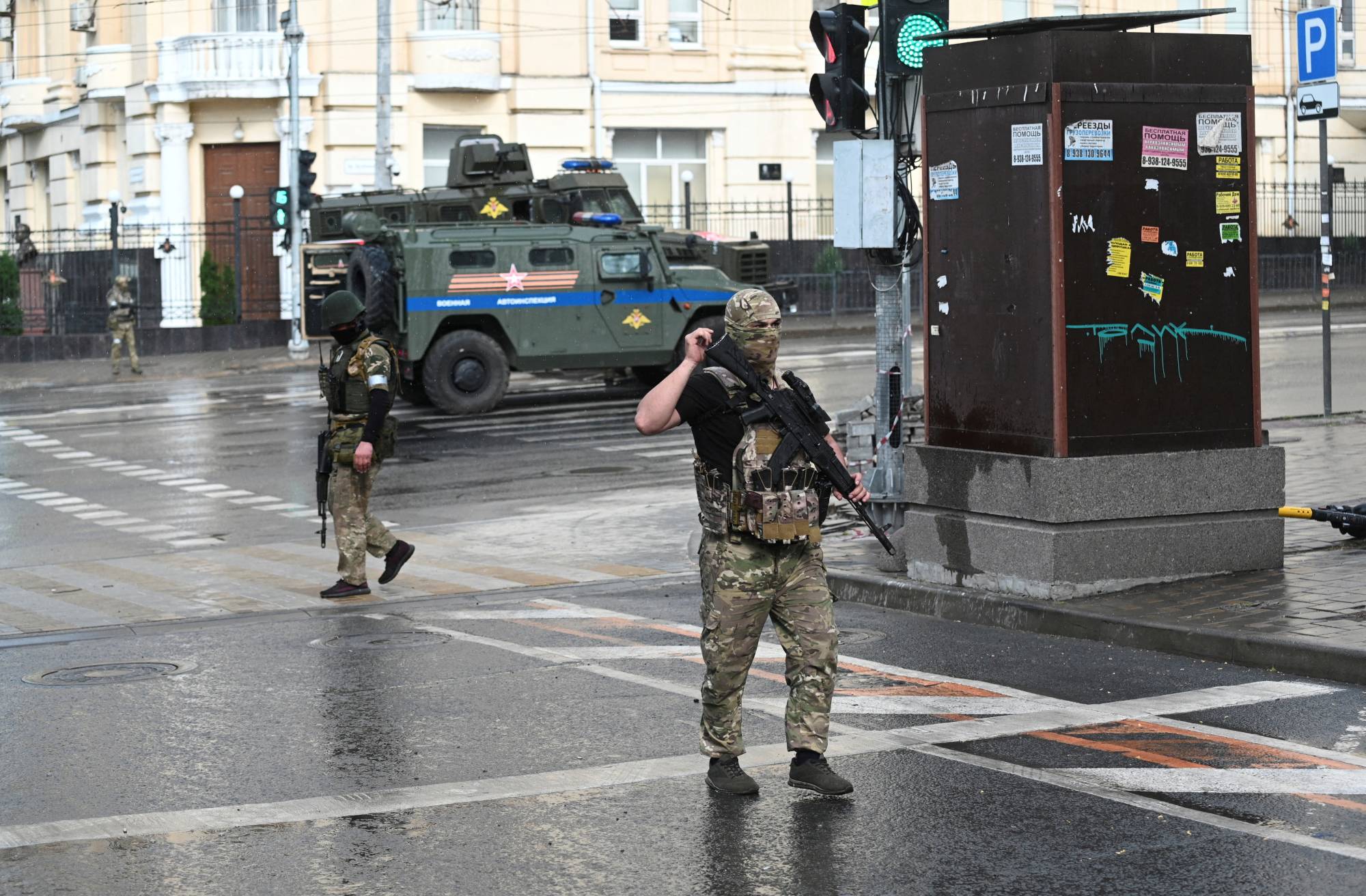 Fighters from the Wagner private mercenary group in the city of Rostov-on-Don, Russia, on Saturday. | REUTERS