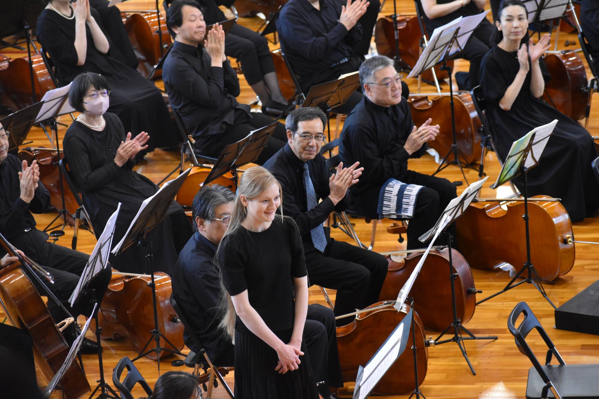 Ukrainian cellist Iana Lavrova stands up when introduced during a concert in Fukushima Prefecture on May 21. Lavrova headed to Japan in March 2022, shortly after Russia's invasion of Ukraine began that February. | KYODO