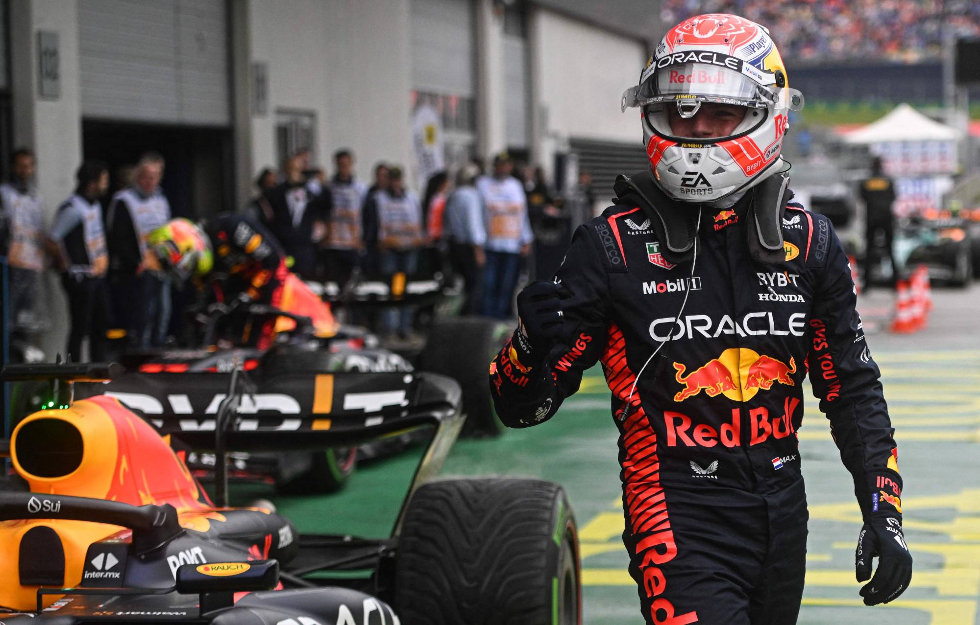 Max Verstappen runs away with Austrian F1 sprint race