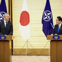 NATO Secretary-General Jens Stoltenberg and Prime Minister Fumio Kishida hold a joint media briefing on Jan. 31 in Tokyo. | POOL / VIA REUTERS