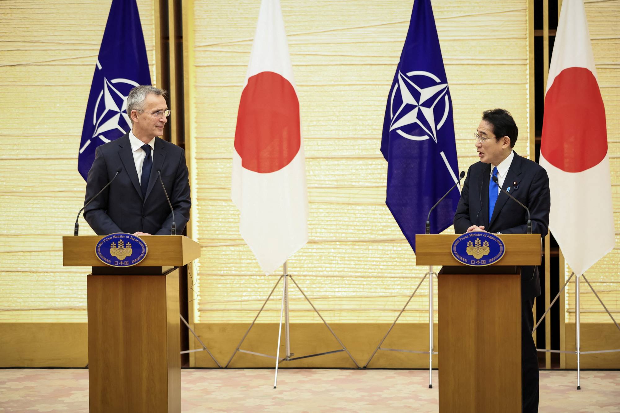 NATO Secretary-General Jens Stoltenberg and Prime Minister Fumio Kishida hold a joint media briefing on Jan. 31 in Tokyo. | Pool / via REUTERS