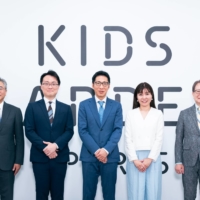 Former Fuji TV anchorperson Kyoko Uchida (far right) joined the board of directors at Kids Smile Holdings in June. | KIDS SMILE HOLDINGS
