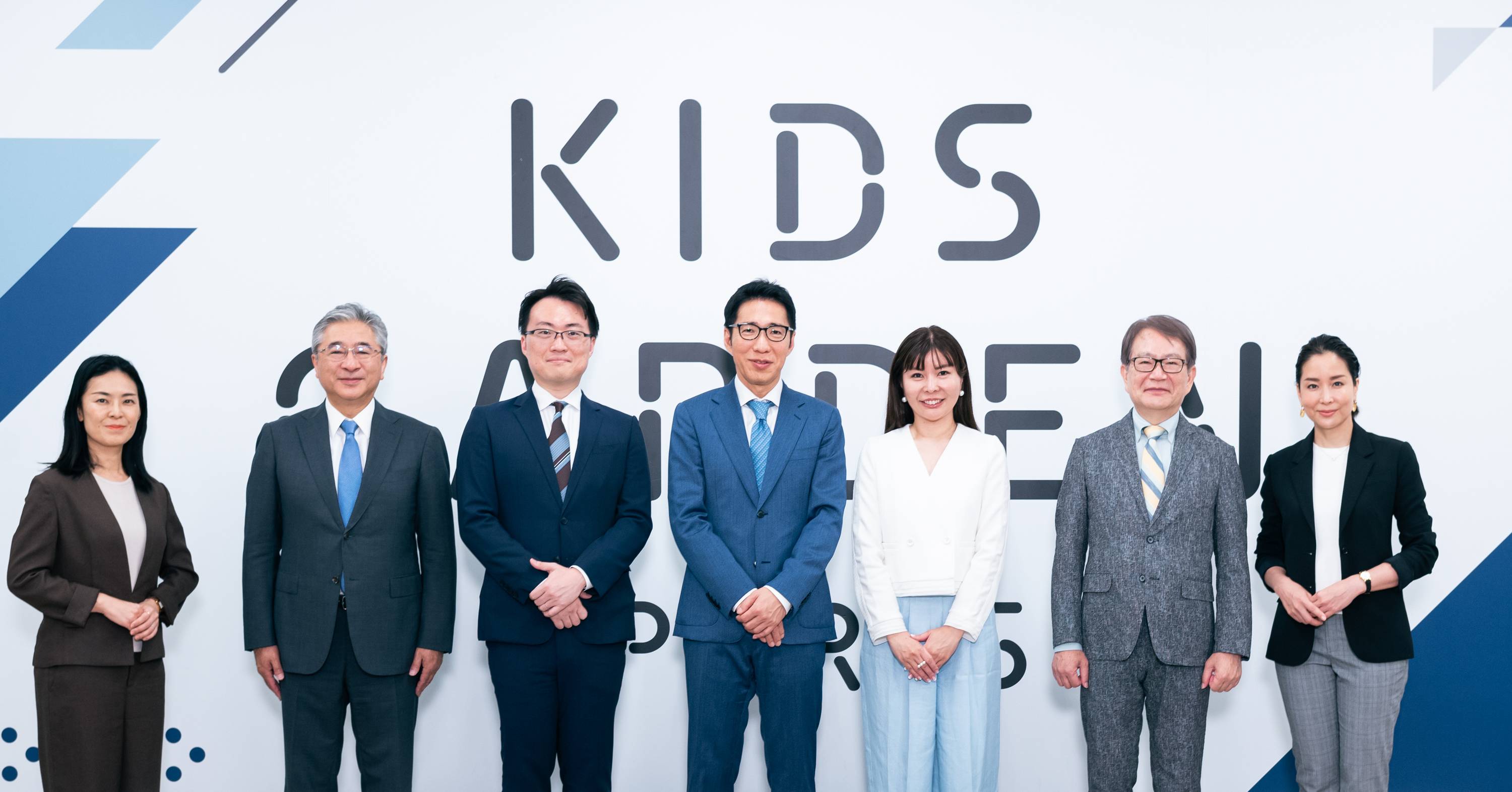 Former Fuji TV anchorperson Kyoko Uchida (far right) joined the board of directors at Kids Smile Holdings in June. | Kids Smile Holdings
