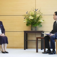 Hitomi Soga meets with Prime Minister Fumio Kishida at his office in Tokyo on Wednesday. | KYODO