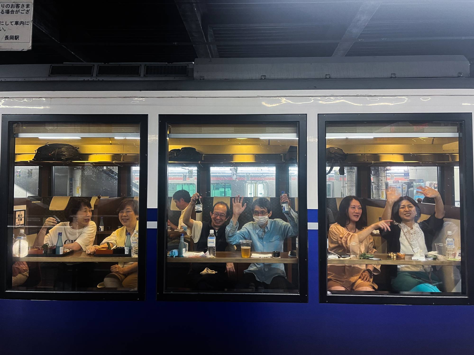 For about ¥8,000, passengers can take in sweeping views of Niigata's countryside (and generous helpings of sake) in front of expansive windows. | TALISKER SCOTT HUNTER