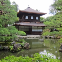 Shogun Ashikaga Yoshimasa held up in Kyoto\'s Ginkakuji temple. | OILSTREET/ VIA PUBLIC DOMAIN
