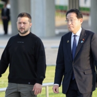 Prime Minister Fumio Kishida and Ukrainian President Volodymyr Zelenskyy visit the Peace Memorial Park in Hiroshima on May 21. | KYODO