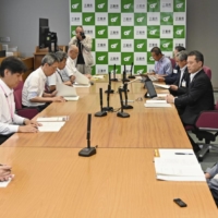 A meeting at the Mie Prefectural Government building on Tuesday to discuss measures to prevent the recurrence of a case in which a girl died after authorities decided not to take her into custody based on an AI assessment. | KYODO