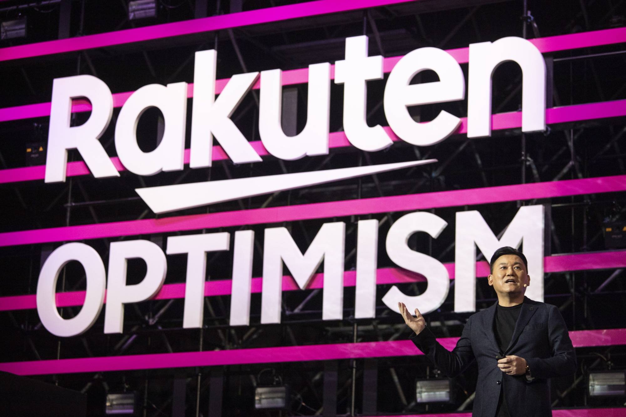 Rakuten CEO Hiroshi Mikitani addresses the Rakuten Optimism conference in Yokohama in 2019. | BLOOMBERG