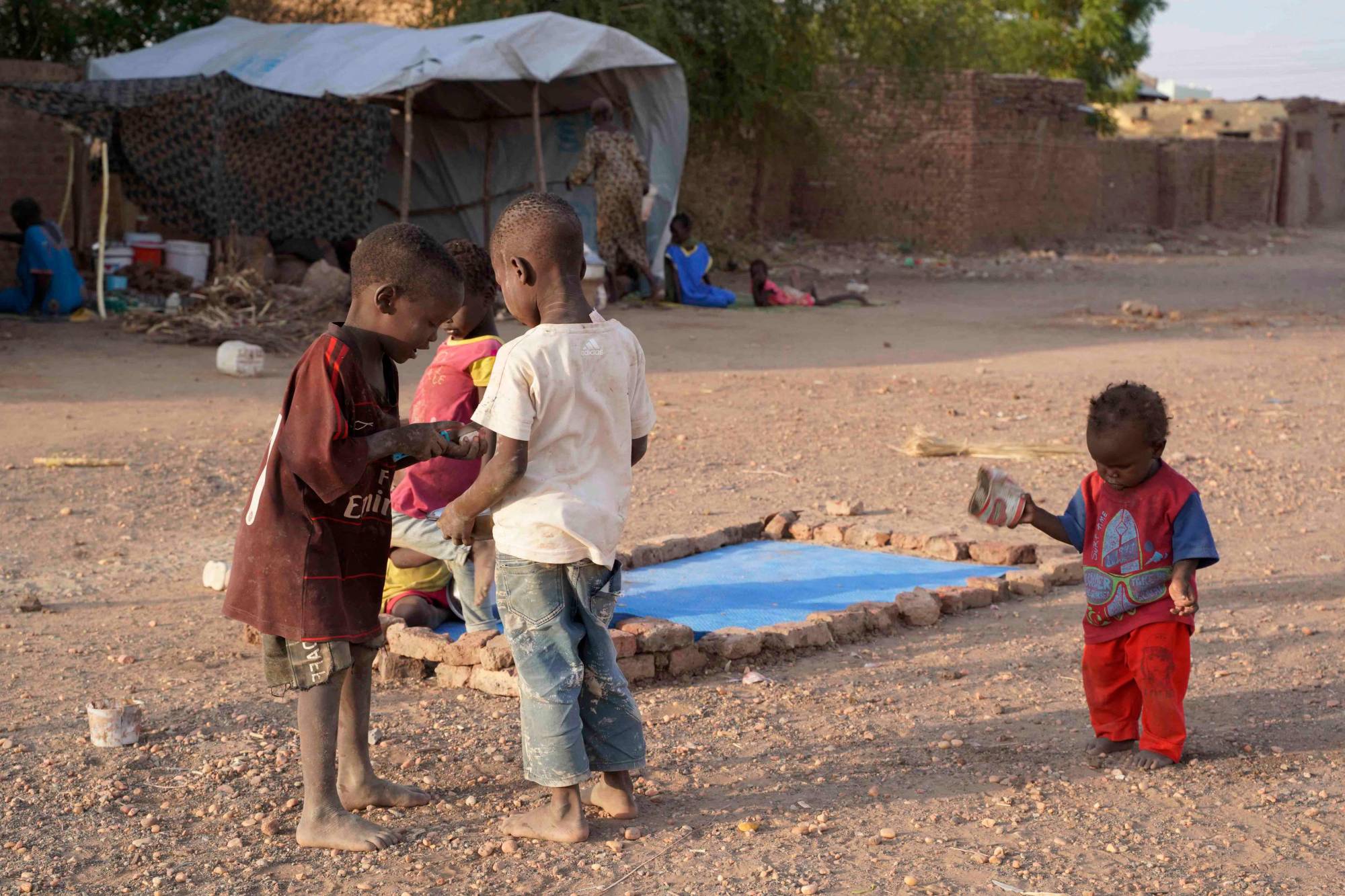 Internally displaced Sudanese children play at a make-shift refugee camp on Monday. | AFP-Jiji 