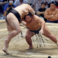 Nishikigi (right) defeats Abi on Day 6 of the Nagoya Grand Sumo Tournament on Friday. | KYODO