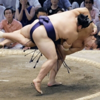 Sekiwake Hoshoryu (rear) defeats Hiradoumi on Day 9 of the Nagoya Grand Sumo Tournament on Monday at Dolphins Arena. | KYODO