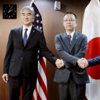 Sung Kim (from left), Takehiro Funakoshi and Kim Gunn, diplomats from the U.S., Japan and South Korea in charge of dealing with North Korea meet in Tokyo in September 2022. They are set to meet in Nagano Prefecture on Thursday. | POOL / VIA KYODO