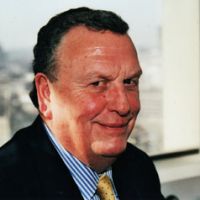 Japan\'s best dentists have developed a new guideline that aims to transform the nation\'s dental care to an emphasis on disease prevention and teeth preservation. Nairn Wilson, dean of the London Dental Institute, calls the guideline a meticulous work that will improve Japan\'s clinical standards. | KEVIN RAFFERTY PHOTOS