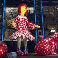\"Yayoi-chan, Ring-Ring, Dots Obsession\" by Yayoi Kusama watches over the stage at Roppongi Hills | MUSEE DE VALENCE