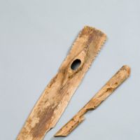 Wooden spade from Himebara Nishi, Museum of Yayoi Culture. | &#169; SHIMANE PREFECTURAL ARCHAEOLO GICAL RESEARCH CENTER