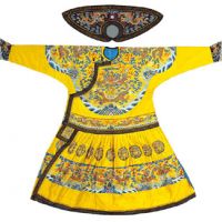 Insuring the best: The new national indemnity system allowed museums such as the Tokyo National Museum to borrow more artworks for their shows. This bright-yellow silk court robe (1796-1820), was one of 200 masterpieces the TNM recently borrowed from the Palace Museum, Beijing. | COLLECTION OF THE PALACE MUSEUM, BEIJING, CHINA