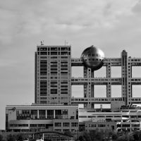Dropping the ball: The Fuji TV building in Odaiba, Tokyo | FABIAN REUS, CREATIVE COMMONS