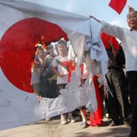 Angry neighbors: Chinese demonstrators set fire to a Japanese national flag during a protest over the issue surrounding the Diaoyu Islands, known as the Senkaku Islands in Japan, in Wuhan, central China\'s Hubei province on Sept.16, 2012. | AFP-JIJI
