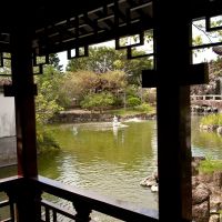 Sights serene: An open courtyard at Fukushu-en decorated with a groundwork of pebbles suggestive of water and movement. | STEPHEN MANSFIELD PHOTOS