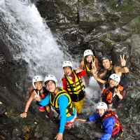 Kids play in a waterfall at an English Adventure camp. | ENGLISH ADVENTURE / DAVID PADDOCK