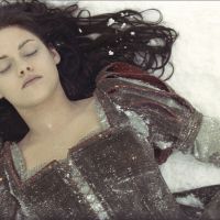 Unreality bites: Kristen Stewart as Snow White is upstaged by Charlize Theron as Ravenna (inset) in \"Snow White &amp; the Huntsman.\" | &#169; 2012 Universal Studios. All Rights Reserved.