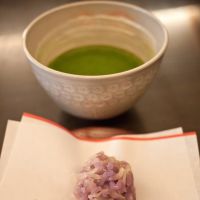 Tea and cake: Matcha green tea and nerikiri, a smooth bean paste confectionery make a perfect pairing. | HIDEMI SETO PHOTO