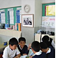Children take classes (above) at Kanagawa Korean School, Which receives theatening calls most days and whose students have suffered beating and knife attacks, according to headmaster Yu Ze Song. | ILLUSTRATION BY CHRIS MACKENZIE