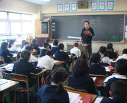 Bilingual, trilingual: Classes at Yokohama Yamate Chinese School are taught in both Mandarin and Japanese. Students learn English from fifth grade. School bridges China-Japan gap