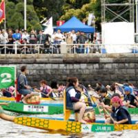 Water dragons: Participants in the Yokohama Dragon Boat Race get ready to start the race. | YOSHIAKI MIURA PHOTO