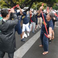 Warmup: Members of the Powers team (above) practice before the race using their headbands; other participants practice with paddles prerace. | YOSHIAKI MIURA PHOTOS