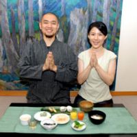 Hosts: Kakuho Aoe, 14th-generation heir to Ryokusenji temple in Asakusa, Tokyo, and his wife, Michiko | EDAN CORKILL PHOTO