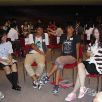 Japanese and American students exchange views during a session the next day at the U.S. Embassy. | MAMI MARUKO PHOTOS