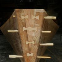 The bow of a sabani showing the distinctive huundu fasteners used by Okinawan boat builders. The planks are further fastened with cedar pegs, which are sawed off flush. | THE BRAZILIAN CHAMBER OF COMMERCE IN JAPAN