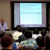 Dissenting voice: Sebastian Pflugbeil, president of the German Society for Radiation Protection, talks about radiation and health at the Oct. 12 forum in Tokyo. | TOMOKO OTAKE PHOTO
