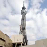 Not welcome: A sign on the perimeter of the Tokyo Sky Tree site advertises the commitment of all the construction companies involved to ensuring no yakuza involvement in the project. | YOSHIAKI MIURA PHOTO