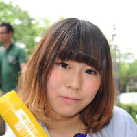 Kiriko Iwa, Hairdresser, 19 (Japanese)
I use a special spray called Sea Breeze, keep my hair short, eat ice cream and drink cold drinks.
 | MAMI MARUKO