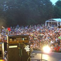 Oddball grunge-rockers HIGE commune with nature on the Sound of Forest stage at Rock in Japan 2007 | DANIEL ROBSON PHOTO