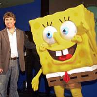 Spongebob Squarepants and his director, Stephen Hillenburg, acknowledge fans at last year\'s Tokyo International Anime Fair. | YOKO HANI PHOTO