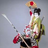 Benkei (Ichimura Takematsu, left) and Ushiwakamaru (Ichimura Hikaru) in the swashbuckling kabuki play \"Gojyo-bashi\" | PHOTOS (c) PAXTON IMAGES