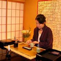 Kodo practitioner Eriyo Watanabe surveys her implements. | PHOTOS COURTESY OF OSAKA CITY MUSEUM OF MODERN ART