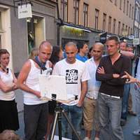 Passers-by in Stockholm share a wish with artists Crust and Dirt via a laptop. | PHOTO COURTESY OF NAKAOCHIAI GALLERY