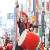 Performers from Okinawa and Machida will give a free show of eisa drum dancing in Roppongi. | &#169; WWW.DIAPO.CH