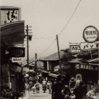 Vintage view: People walk along Kiyomizuzaka Street in Kyoto in this photo from 1953. This photo and others from Japan\'s postwar era taken by two young men from Holland is being held in Tokyo until Sept. 30. | HANS BRINCKMANN
