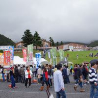 Burger time: People gather to taste the fare at the Tottori Burger Festa. | &#169; 2010 YUME-QUAD FILMS / SCRIPT ASSOCIES / UNIVERSAL PICTURES INTERNATIONAL / CHAOCORP